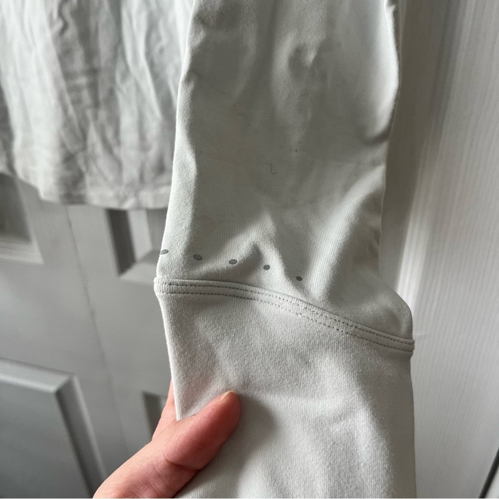 Lululemon Grey/White Mock Neck Long Sleeve Shirt Size 8 - Picture 2 of 6